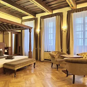  Apartment Traditional